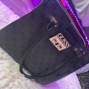 GUESS PURSE!